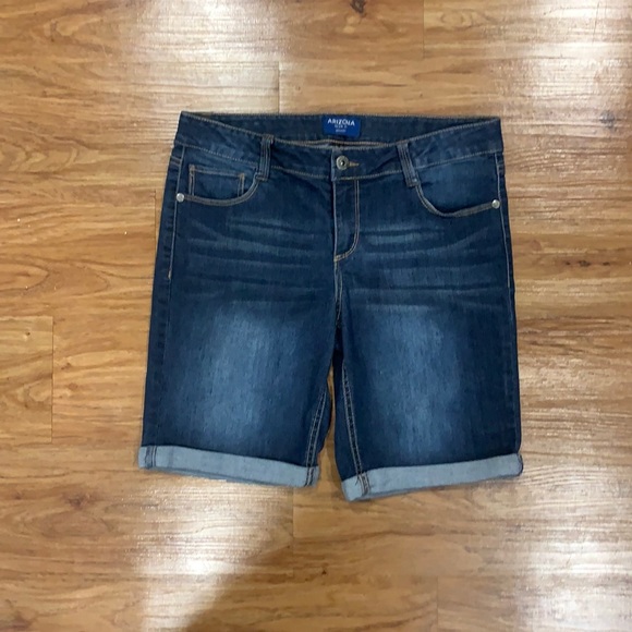 Bermuda Arizona Jeans Shorts Size 14 Plus - Picture 1 of 1
